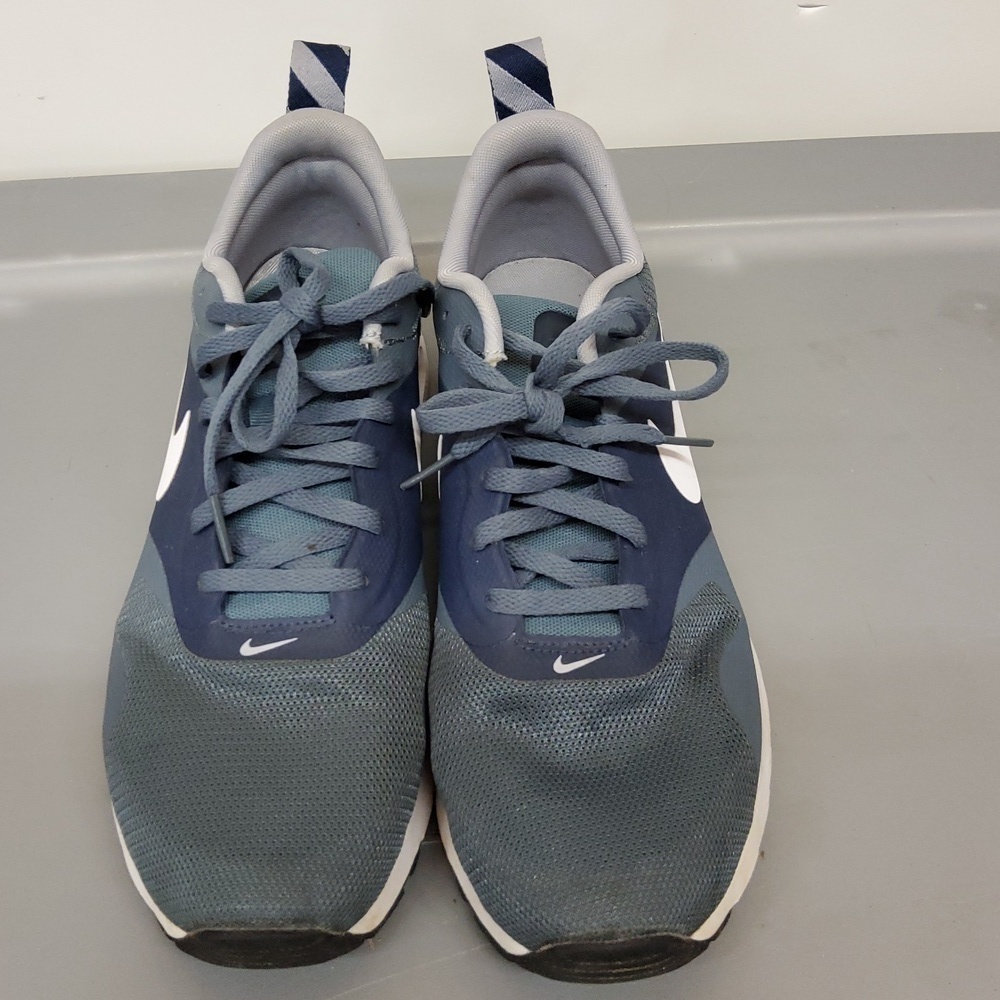 Nike airmax tavas blue men's size 8.5 great condition